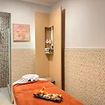 莫纳克福恩吉罗拉公园酒店 4* 丰希罗拉