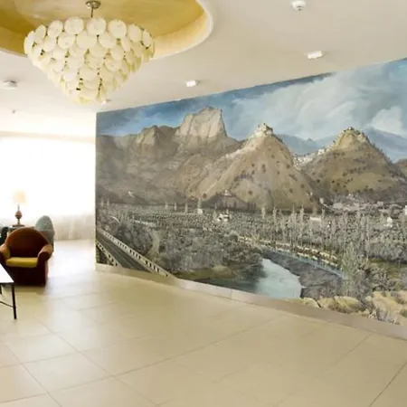 Monarque Park Hotell 4*