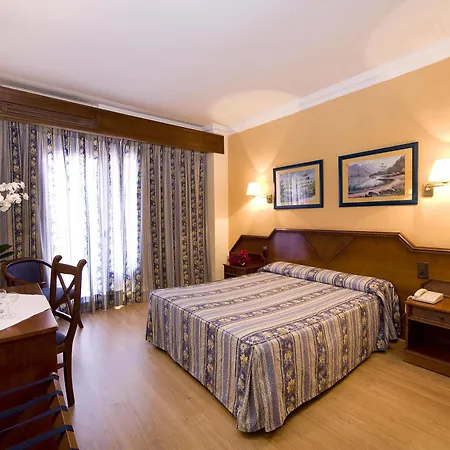 Monarque Park 4*
