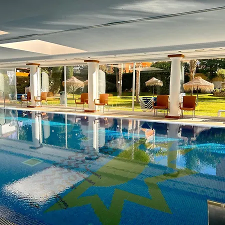 Monarque Park Szálloda